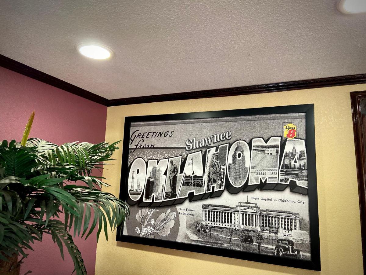 Super 8 By Wyndham Shawnee Hotel Exterior photo